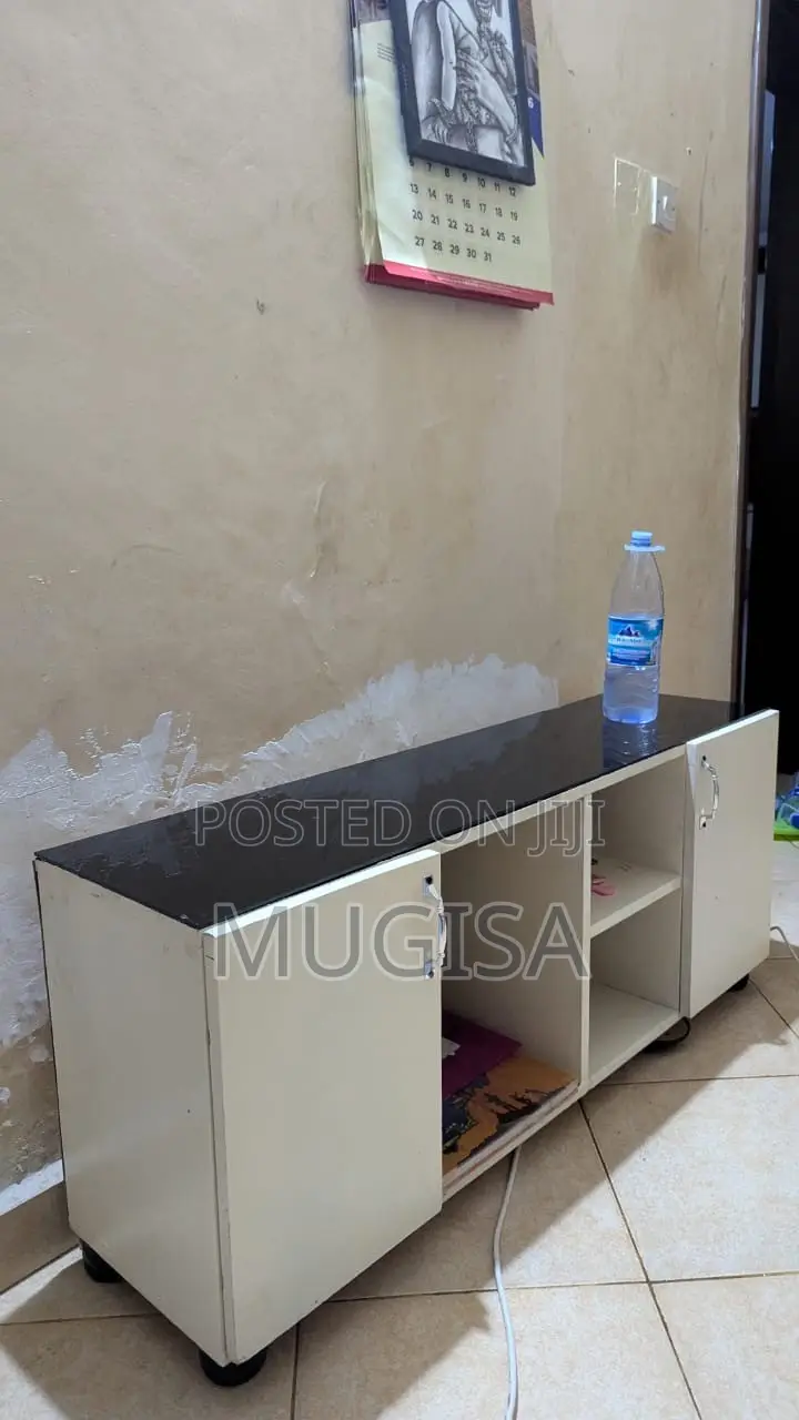Center TV Stand