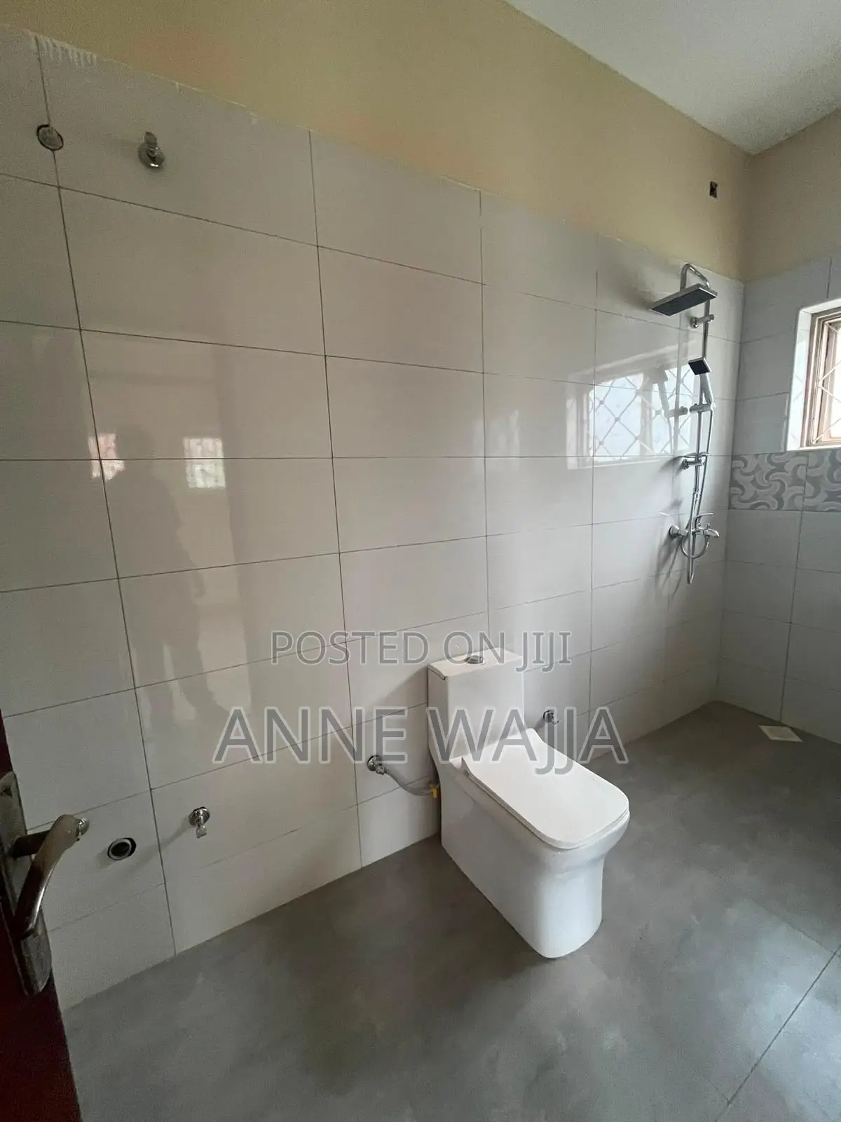 10bdrm House in Makindye for rent