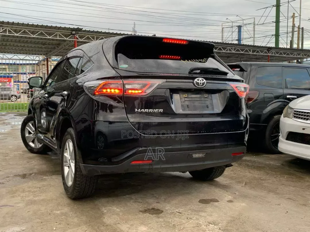Toyota Harrier 2.0 2016 Black