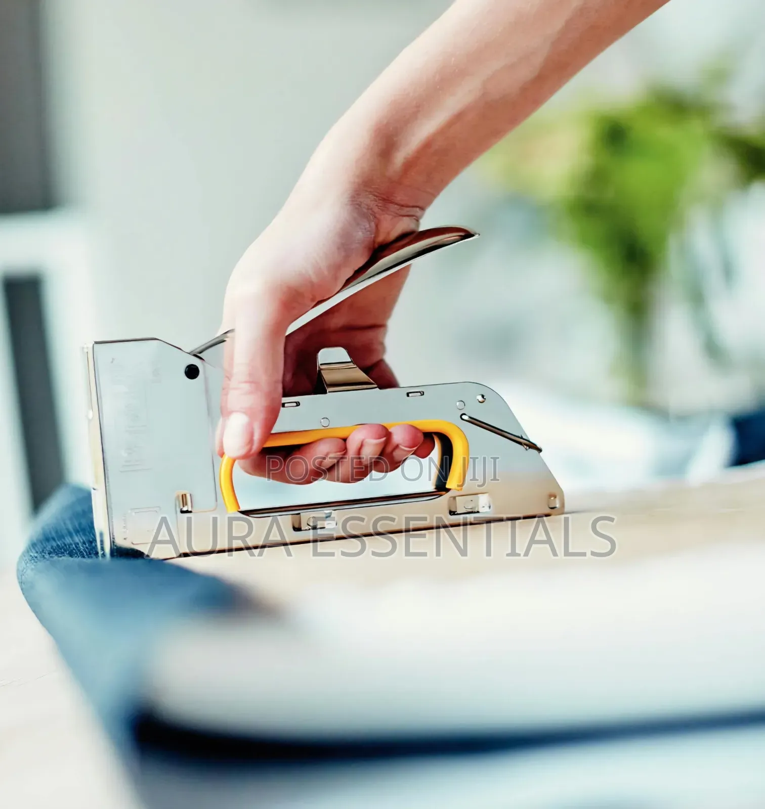 Heavy-Duty Manual Staple Gun Tacker