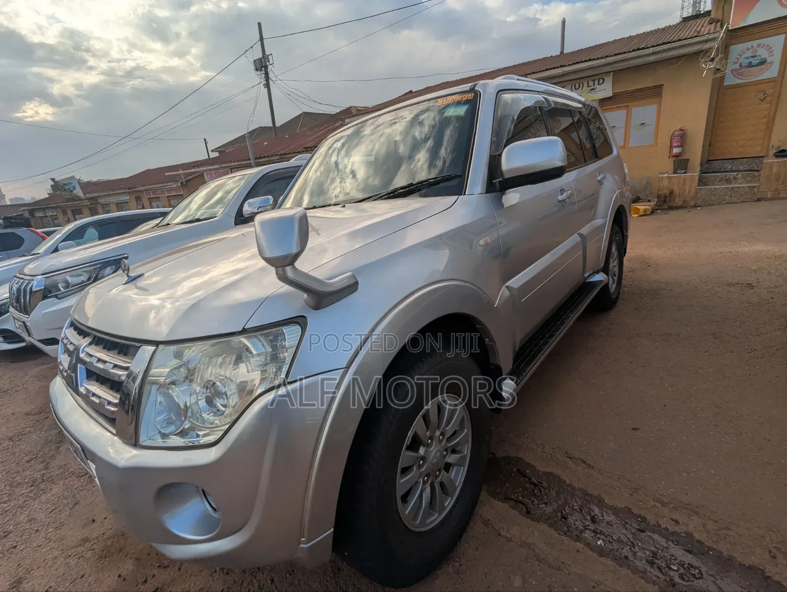 Mitsubishi Pajero 2010 Silver