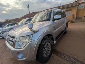 Mitsubishi Pajero 2010 Silver