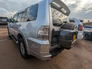 Mitsubishi Pajero 2010 Silver