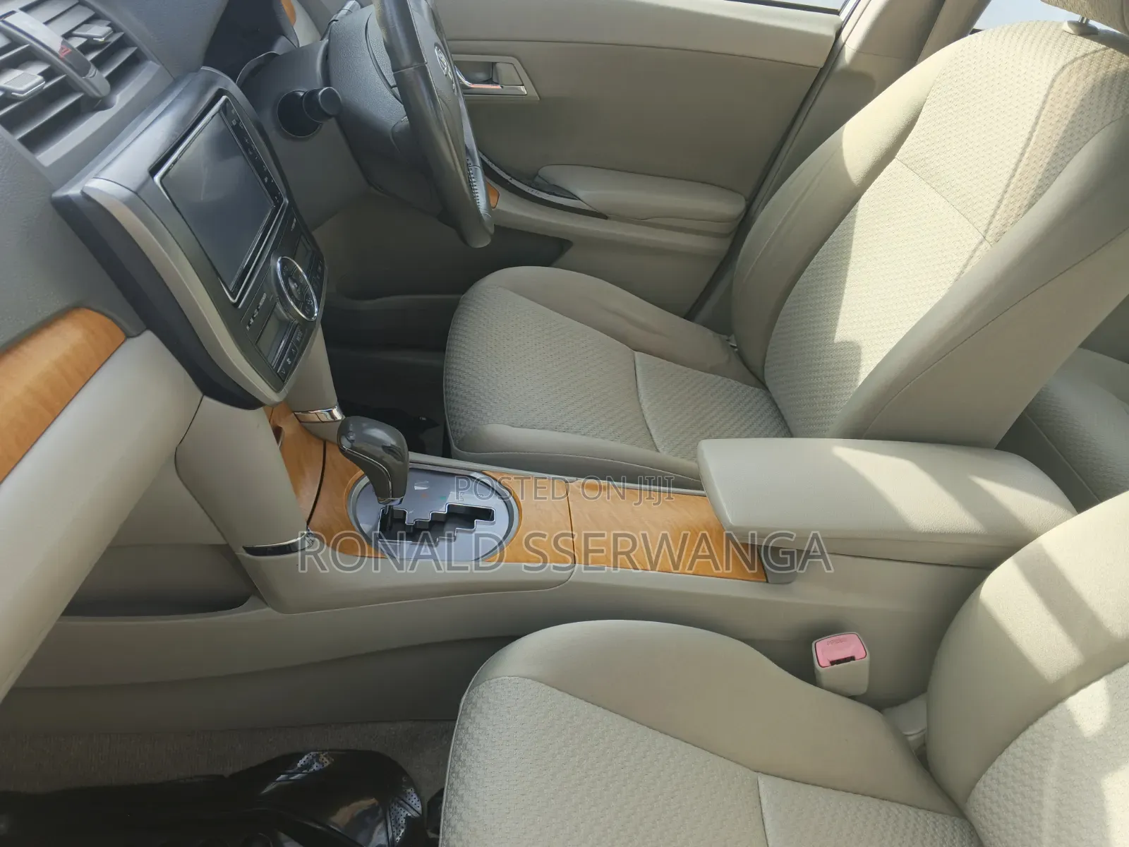 Toyota Noah 2010 Silver