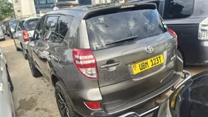 Toyota RAV4 2011 Silver