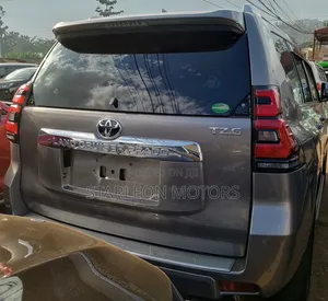 Toyota Land Cruiser Prado 2018 Gray