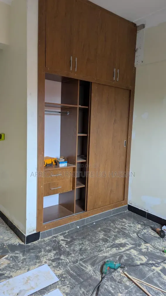Morden  Wooden Wardrobe  /Stylish/  Spacious /Durable
