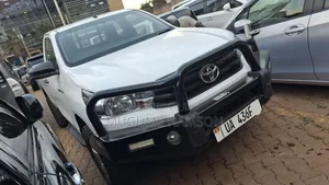 Toyota Hilux 2022 White