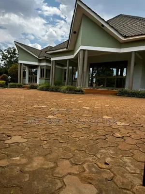 5bdrm House in Matuga Bombo Rd 280M, Kawempe for sale