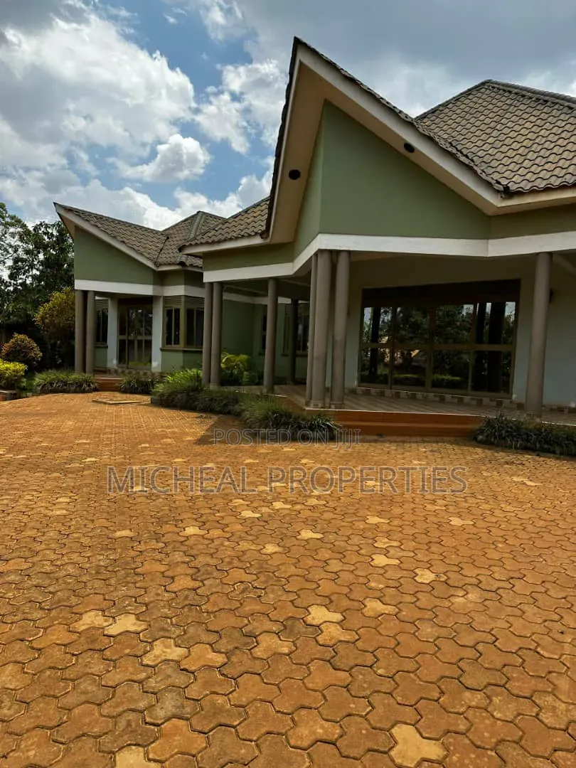 5bdrm House in Matuga Bombo Rd 280M, Kawempe for sale