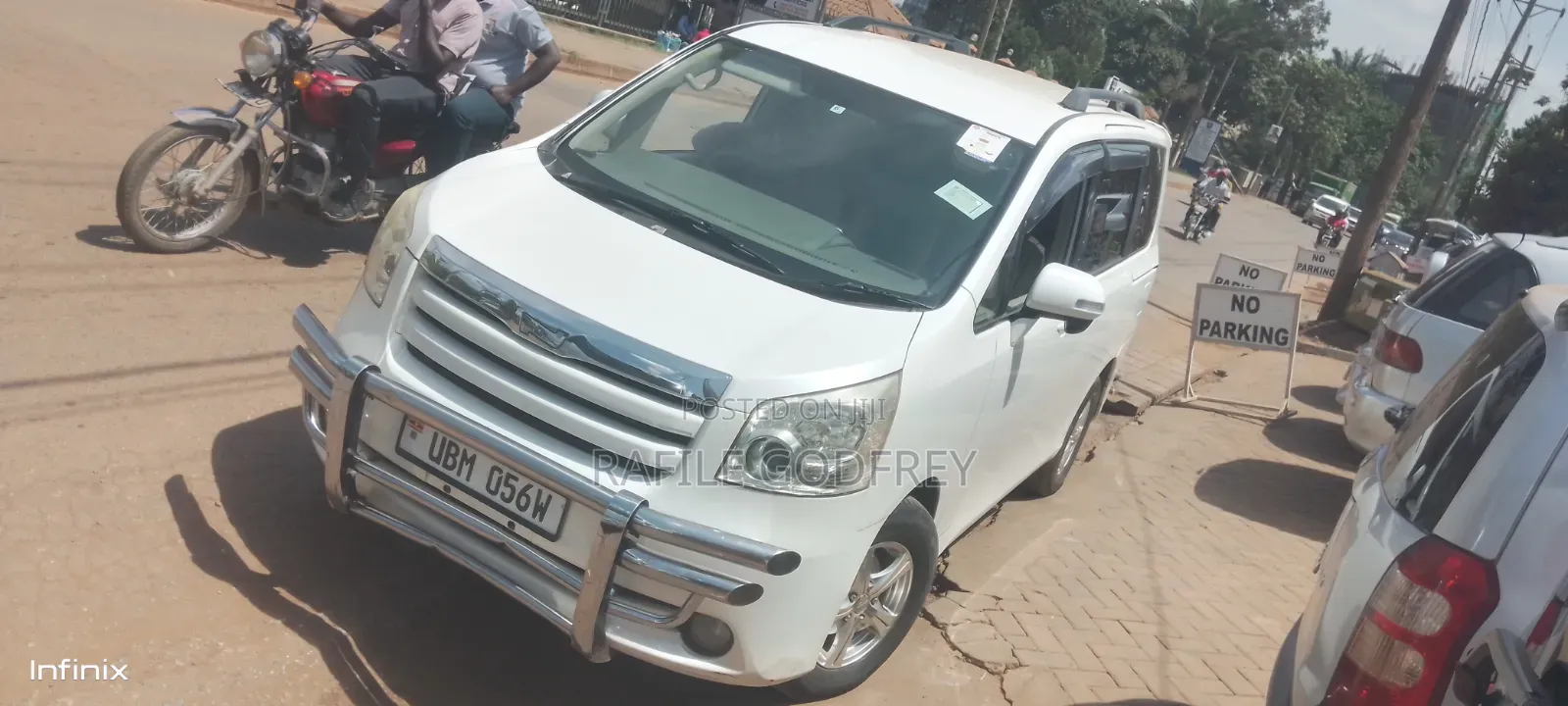 Toyota Noah 2009 White