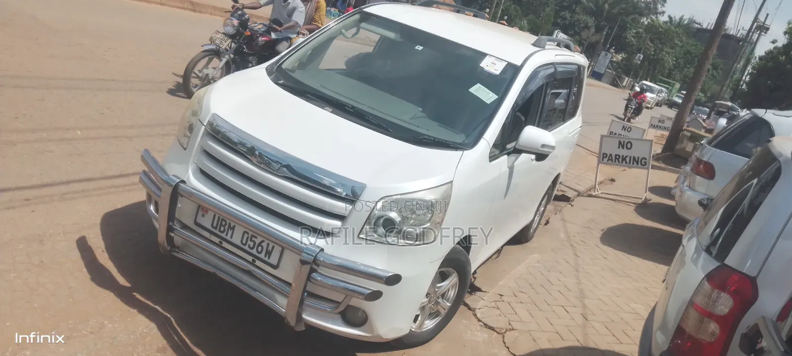 Toyota Noah 2009 White