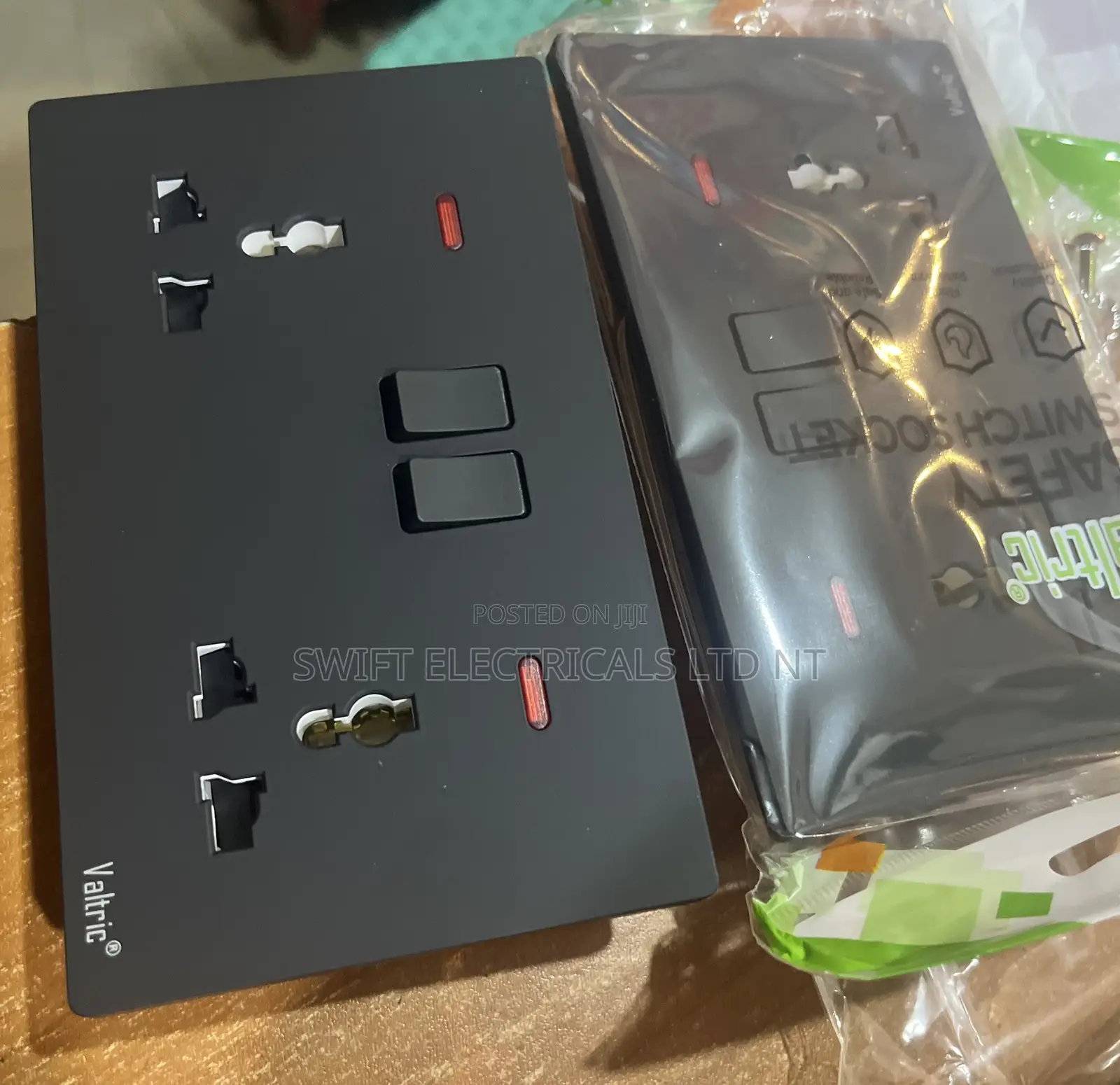 Double Sockets Black Valtric