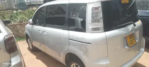 Toyota Sienta 2010 Silver
