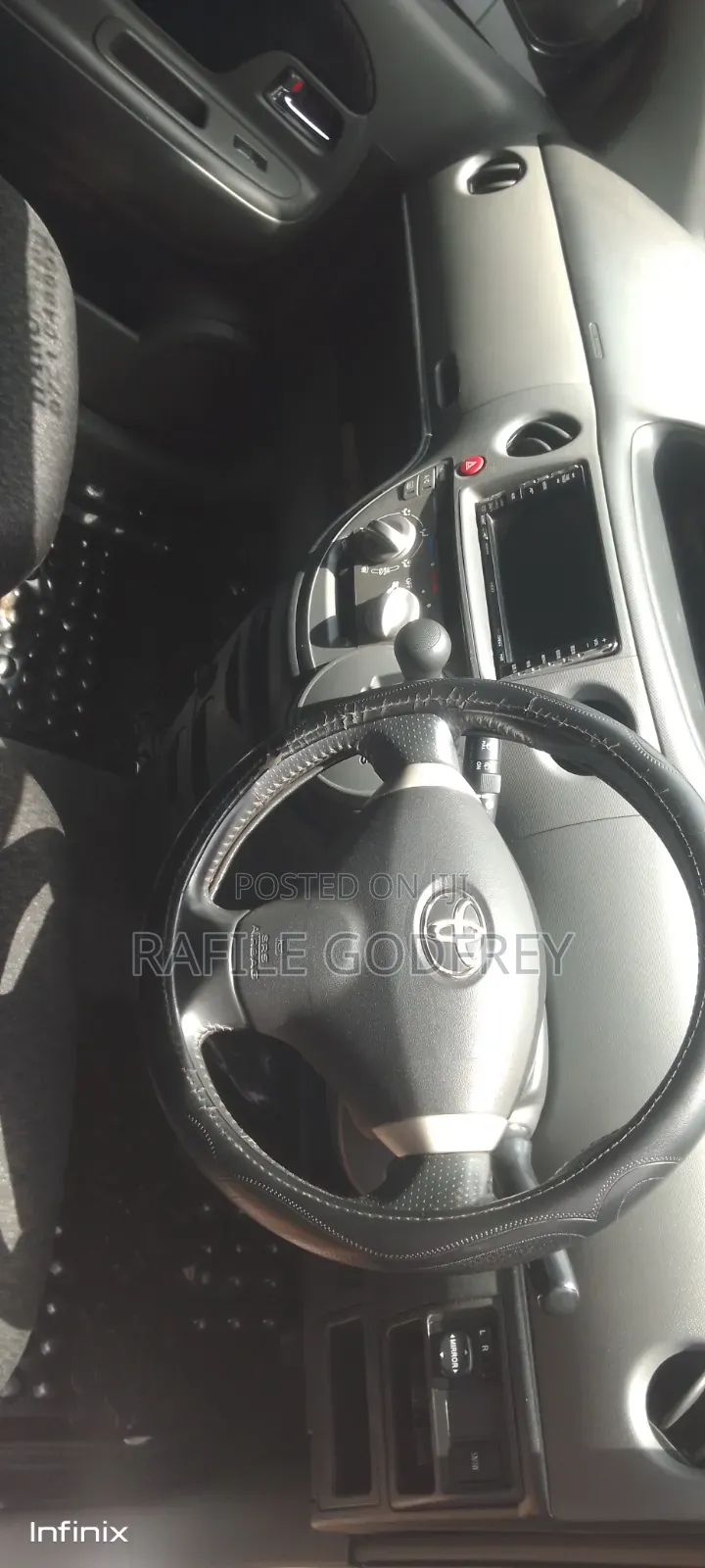 Toyota Sienta 2010 Silver