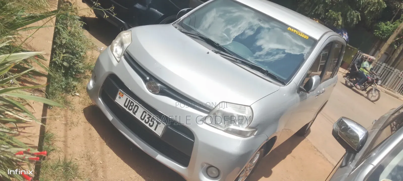 Toyota Sienta 2010 Silver