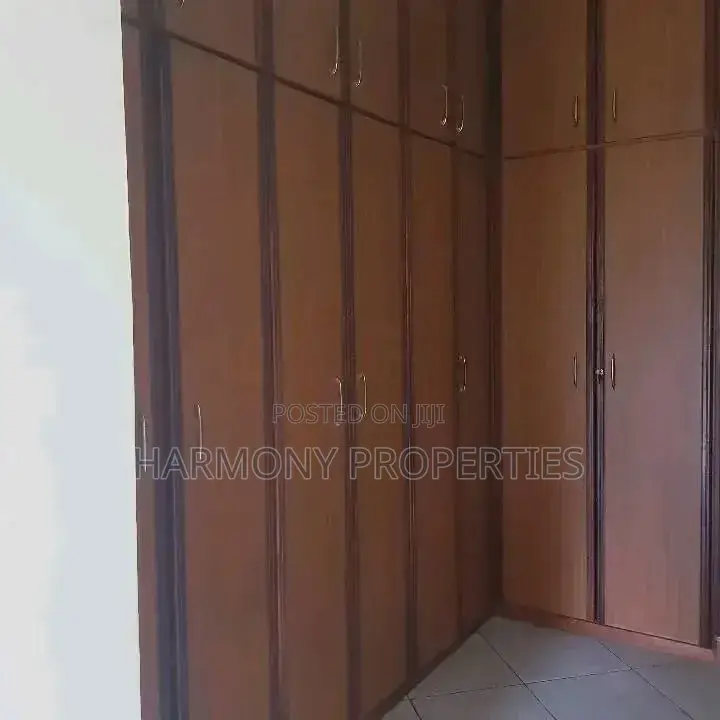 5bdrm Mansion in Naguru, Central Division for rent