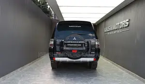 Mitsubishi Pajero 2011 Black