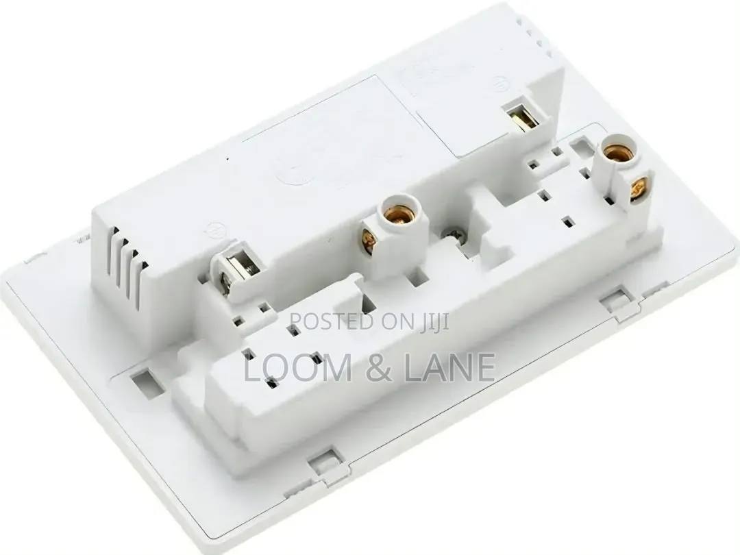 2-Gang Universal Switched Wall Socket With USB Ports