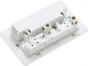 2-Gang Universal Switched Wall Socket With USB Ports