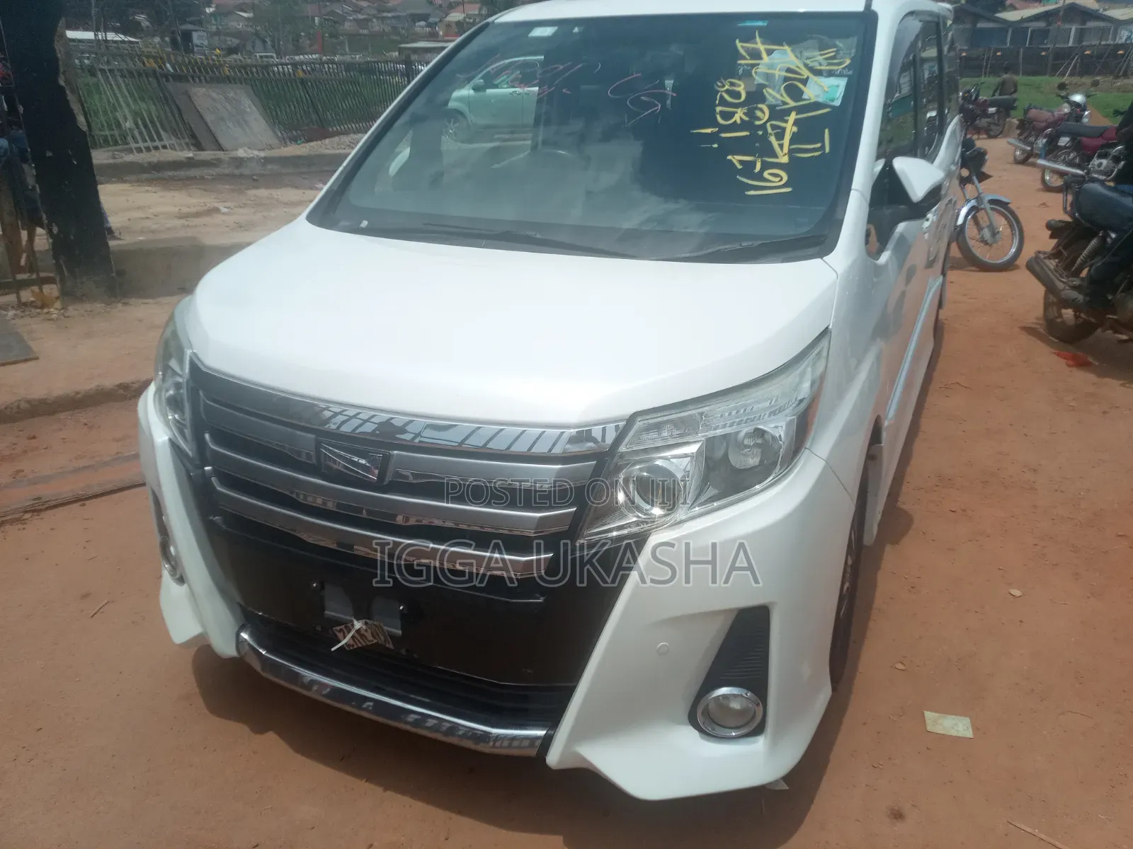Toyota Noah 2015 White