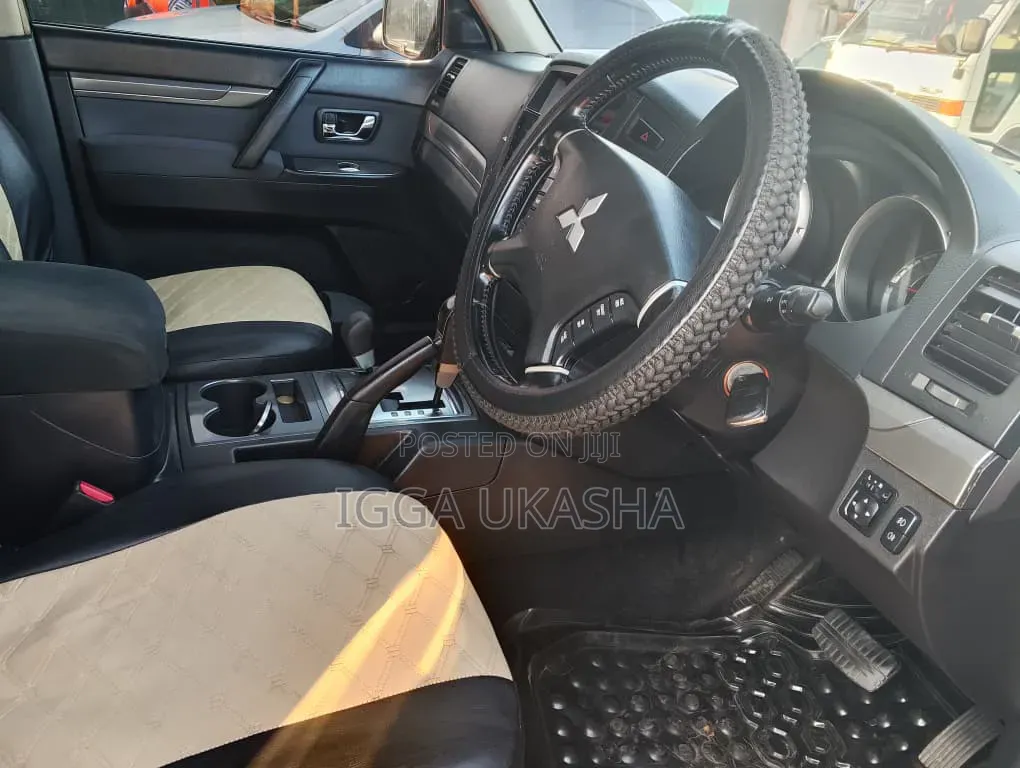Mitsubishi Pajero 2011 Black