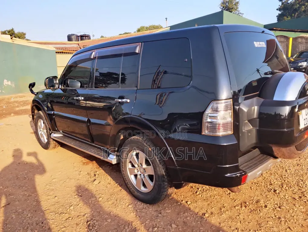 Mitsubishi Pajero 2011 Black