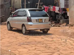 Toyota Nadia 2000 Silver