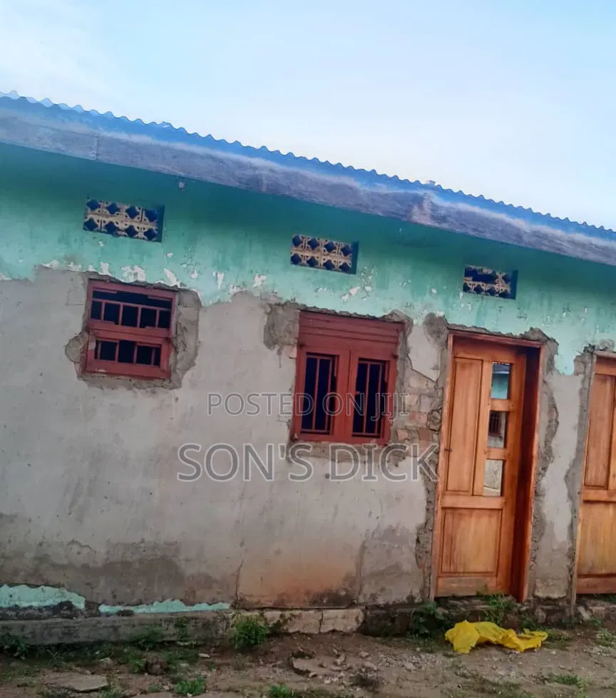 10bdrm House in Fred, Bugiri for sale