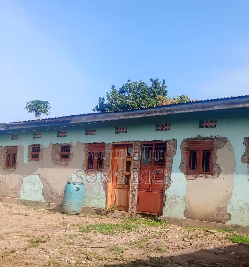 10bdrm House in Fred, Bugiri for sale