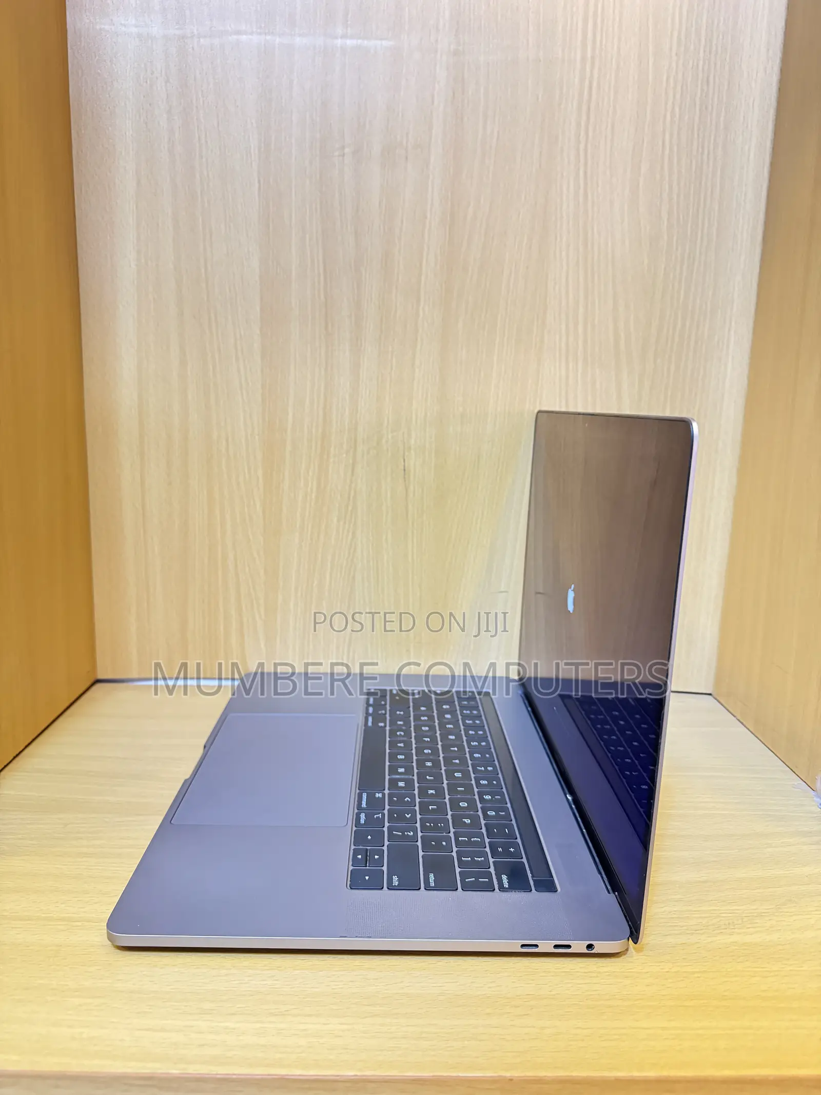 Laptop Apple MacBook Pro 2018 16GB Intel Core i7 SSD 512GB