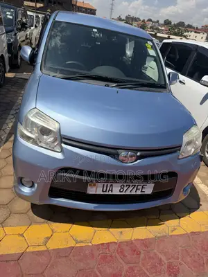 Toyota Sienta 1.5 AWD 2011 Blue