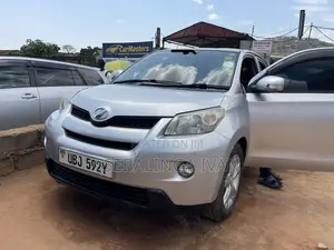 Toyota IST 2008 Silver
