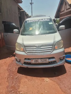Toyota Voxy 2001 Silver
