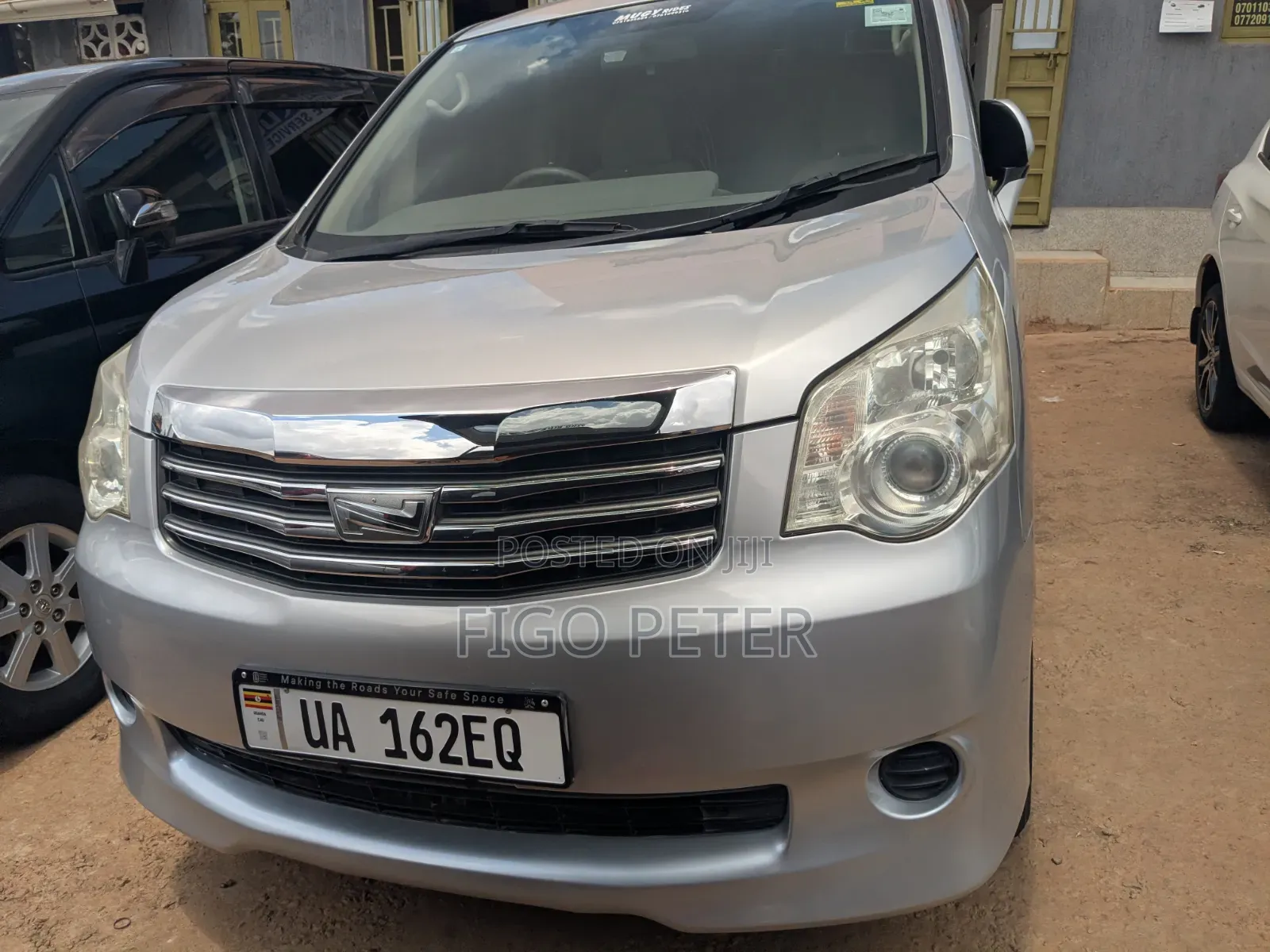 Toyota Noah 2013 Silver