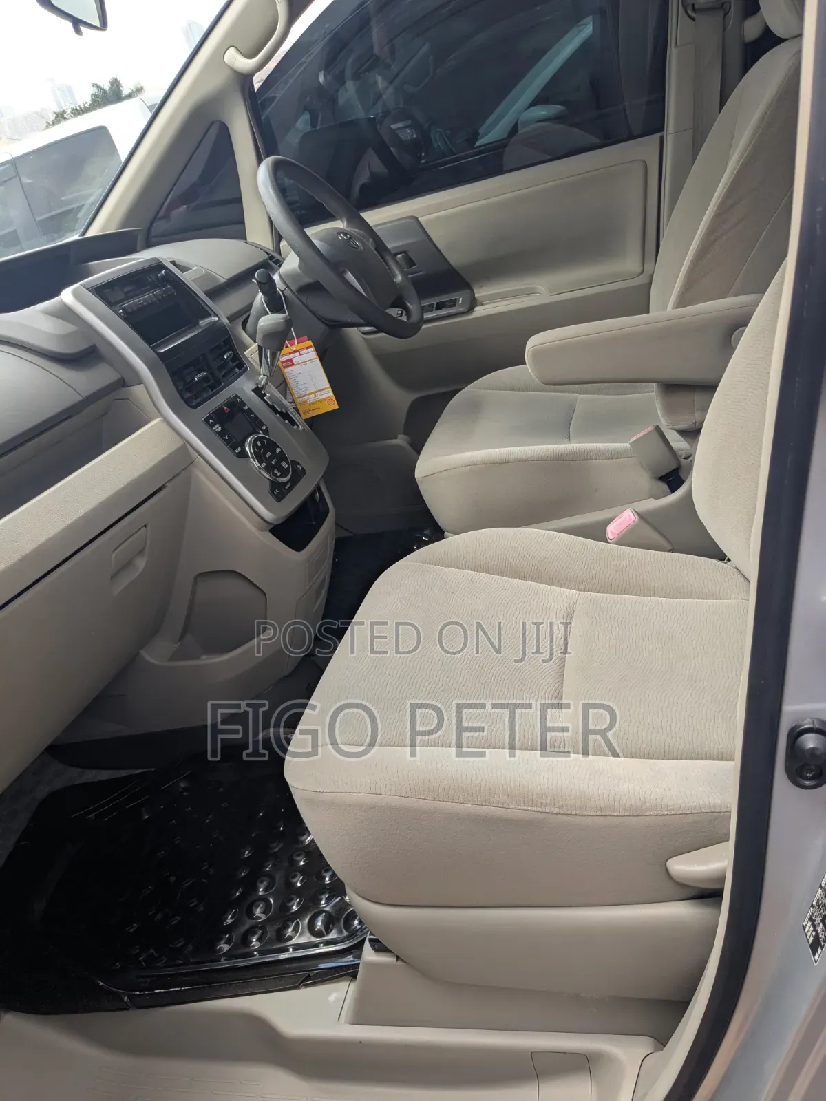 Toyota Noah 2013 Silver