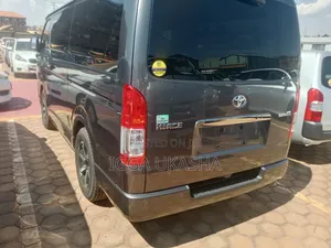 Toyota Hilux 2020 Gray