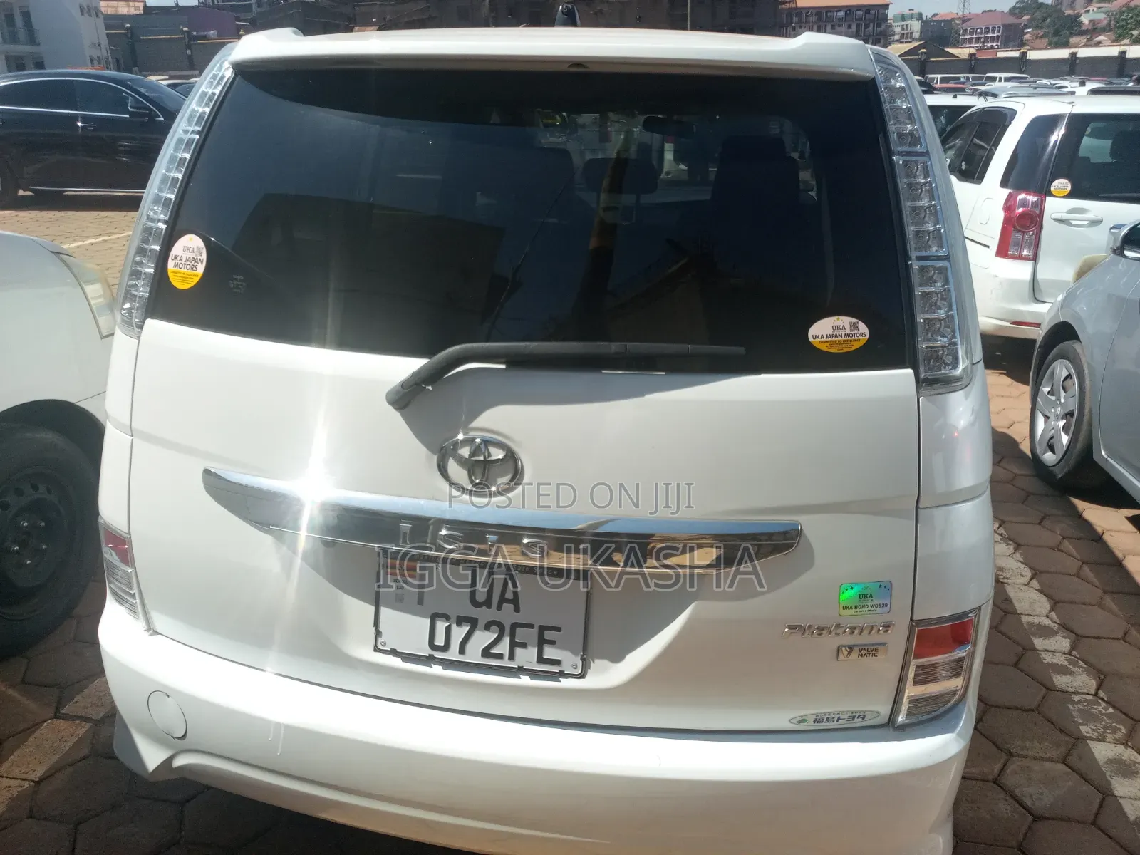 Toyota ISIS 2011 White