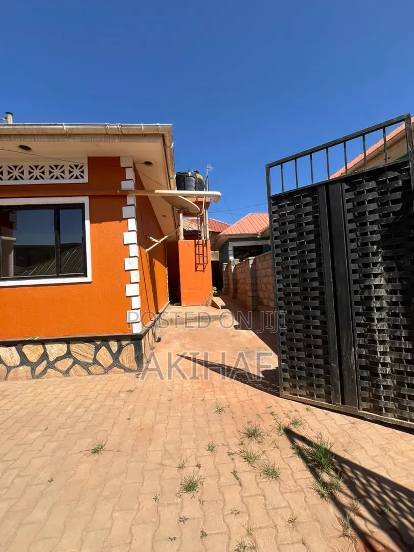 2bdrm House in Ndejje Kanaaba, Makindye for sale