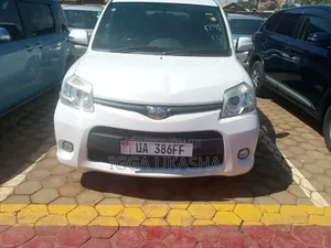 Toyota Sienta 2012 White