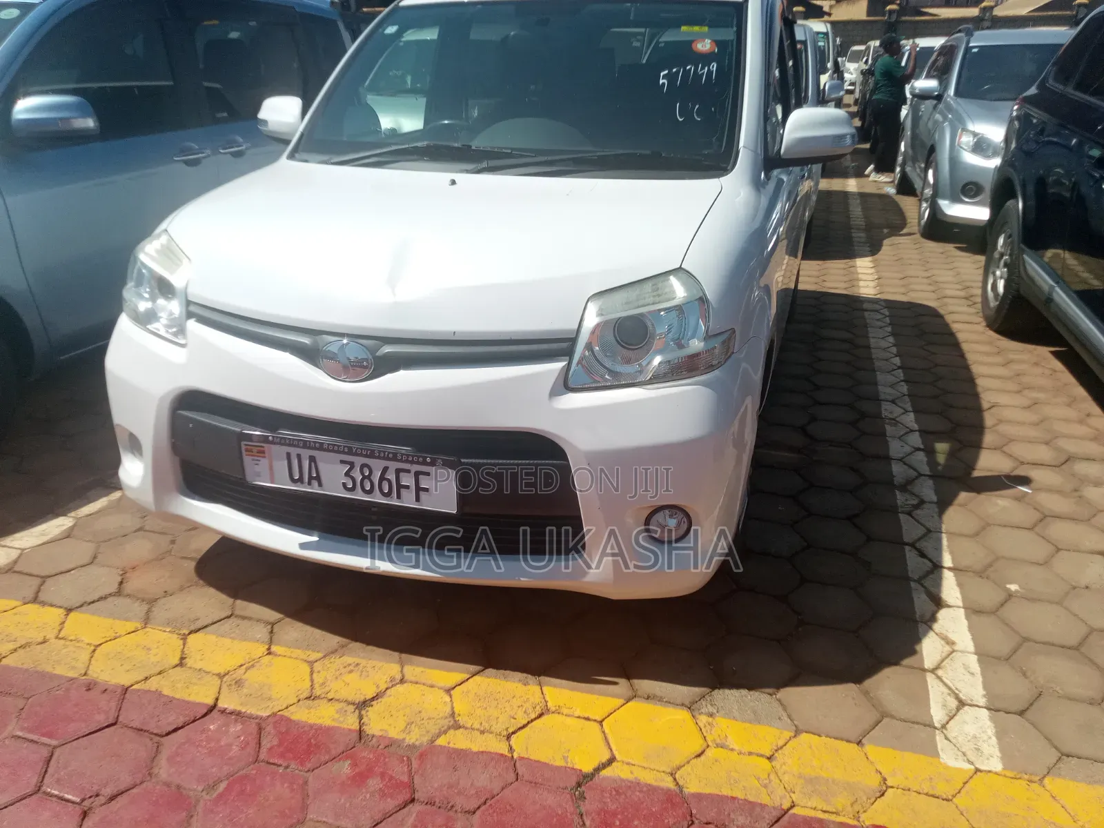 Toyota Sienta 2012 White