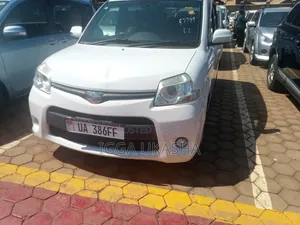 Toyota Sienta 2012 White