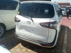 Toyota Sienta 2015 White
