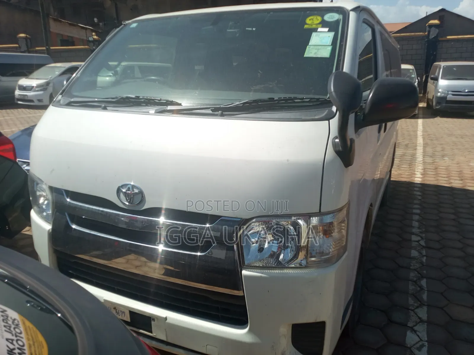 Toyota Grand HiAce 2001 White
