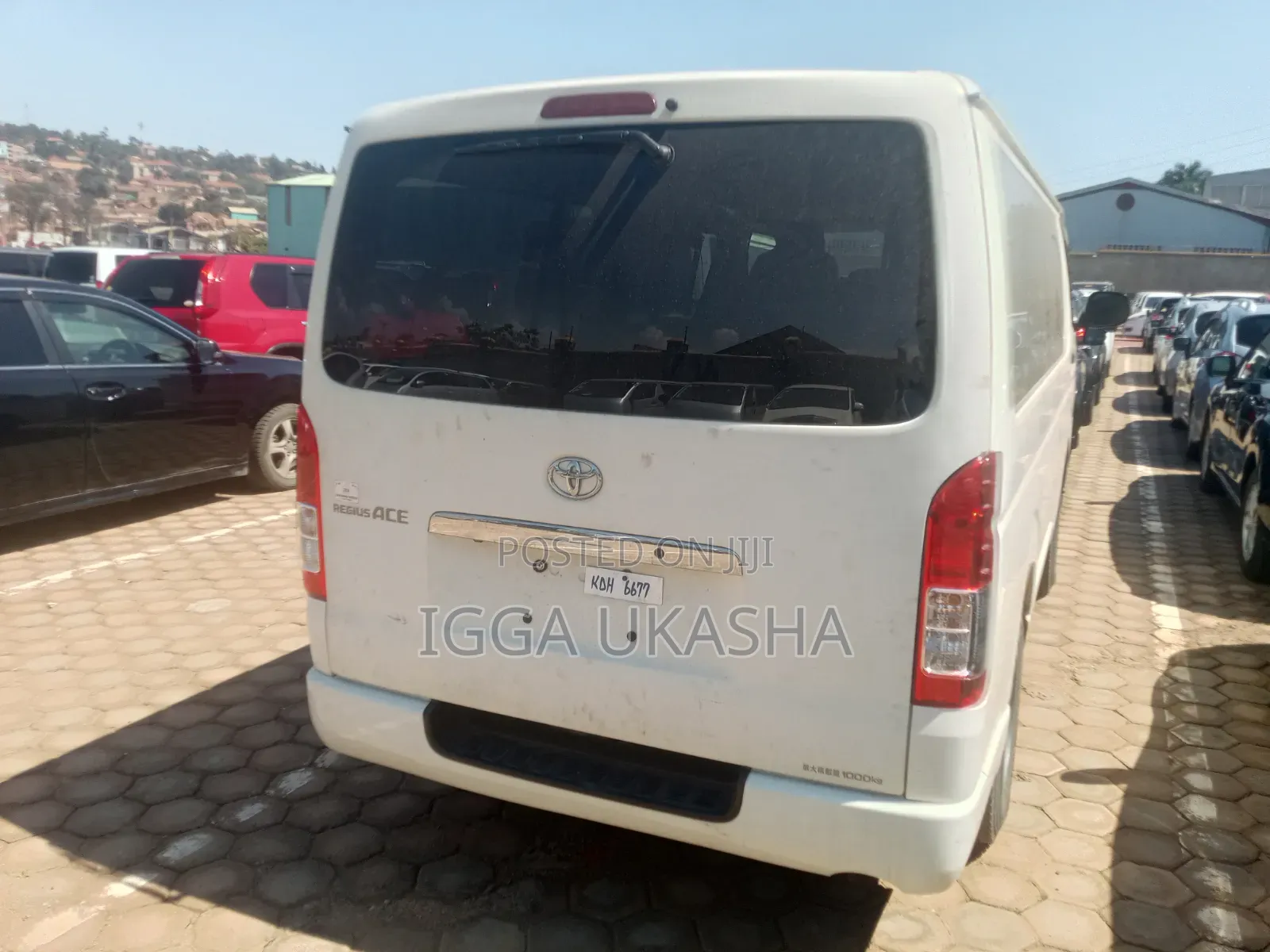 Toyota Grand HiAce 2001 White