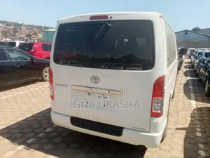 Toyota Grand HiAce 2001 White