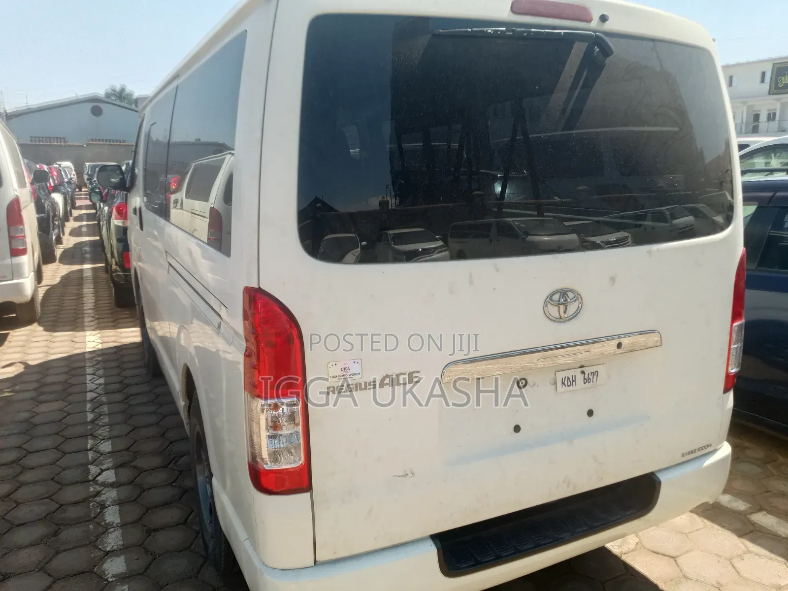 Toyota Grand HiAce 2001 White