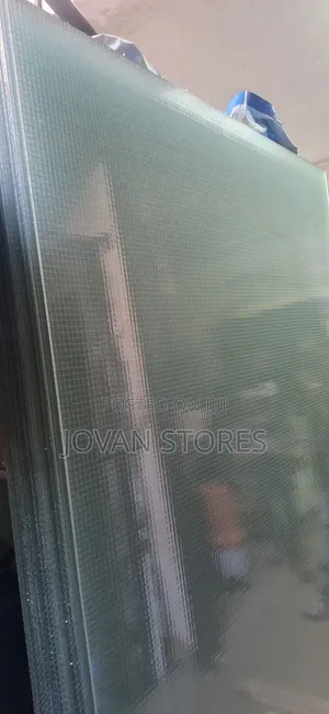 CLEAR WIRED GLASS 6fts × 8fts