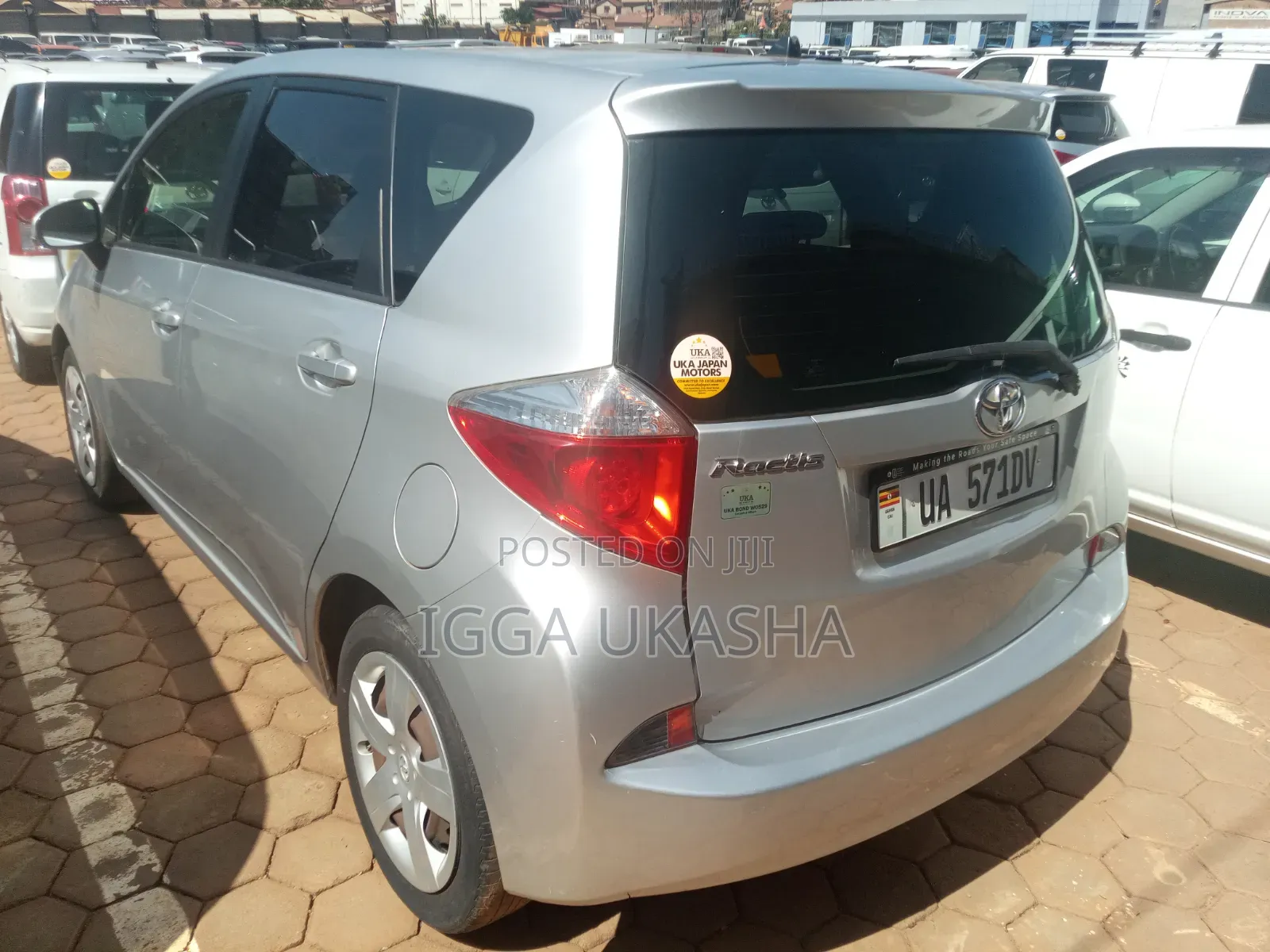 Toyota Ractis 2011 Silver