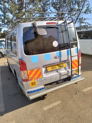 Toyota HiAce 2017 Silver